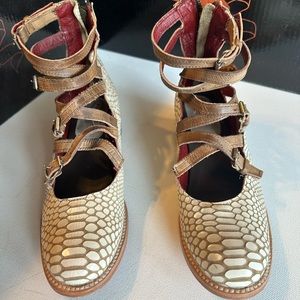 Freebird white snake Marcel size 8